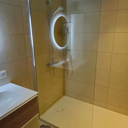 Centre Les Pins 2p White Pearl Garage Apartment *